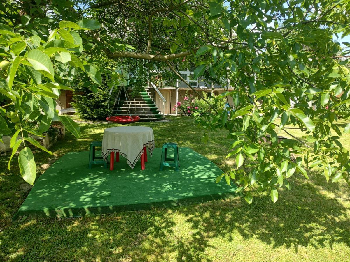 "Ранчо" - Тераса Квіти Сад Διαμέρισμα Uzhhorod Εξωτερικό φωτογραφία